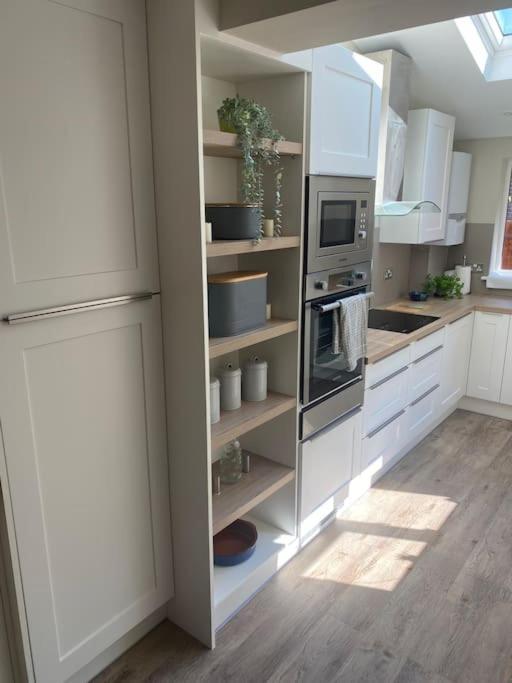 Beautiful 3 Bed Home In The Heart Of New Forest Hordle Exterior photo